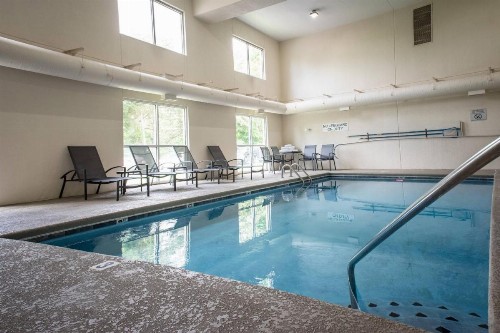 Fairfield Inn & Suites by Marriott Knoxville/East - image 13