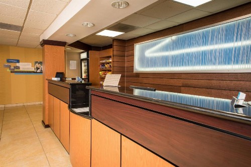 Fairfield Inn & Suites by Marriott Knoxville/East - image 2