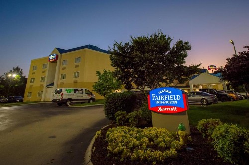 Fairfield Inn & Suites by Marriott Knoxville/East - image 3
