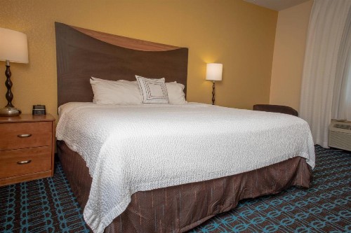 Fairfield Inn & Suites by Marriott Knoxville/East - image 7
