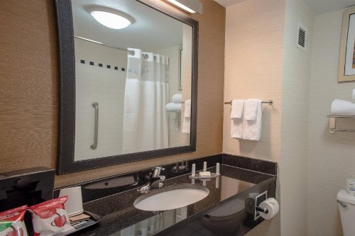 Fairfield Inn & Suites by Marriott Knoxville/East - image 8