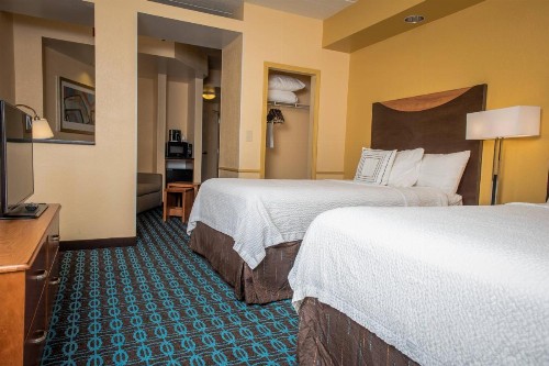 Fairfield Inn & Suites by Marriott Knoxville/East - image 9