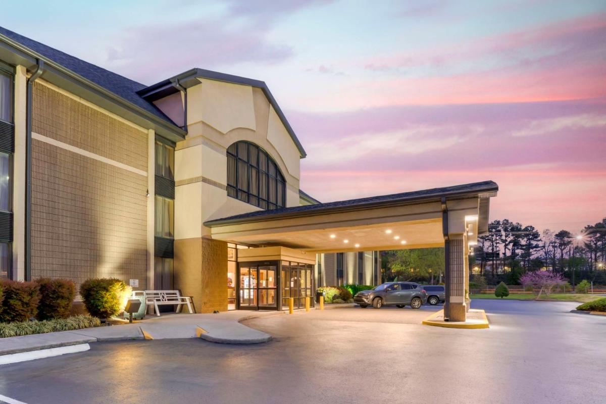 Best Western Plus Knoxville Cedar Bluff - image 3