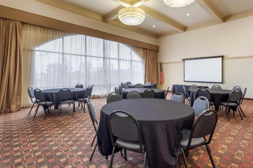 Best Western Plus Knoxville Cedar Bluff - image 41