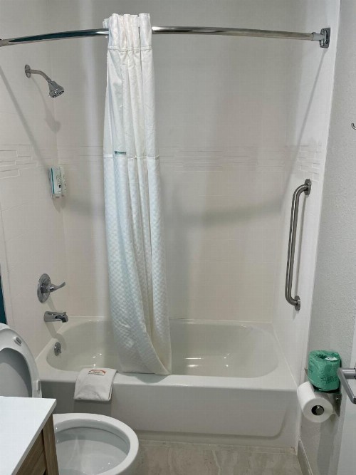 Microtel Inn by Wyndham Knoxville - image 5