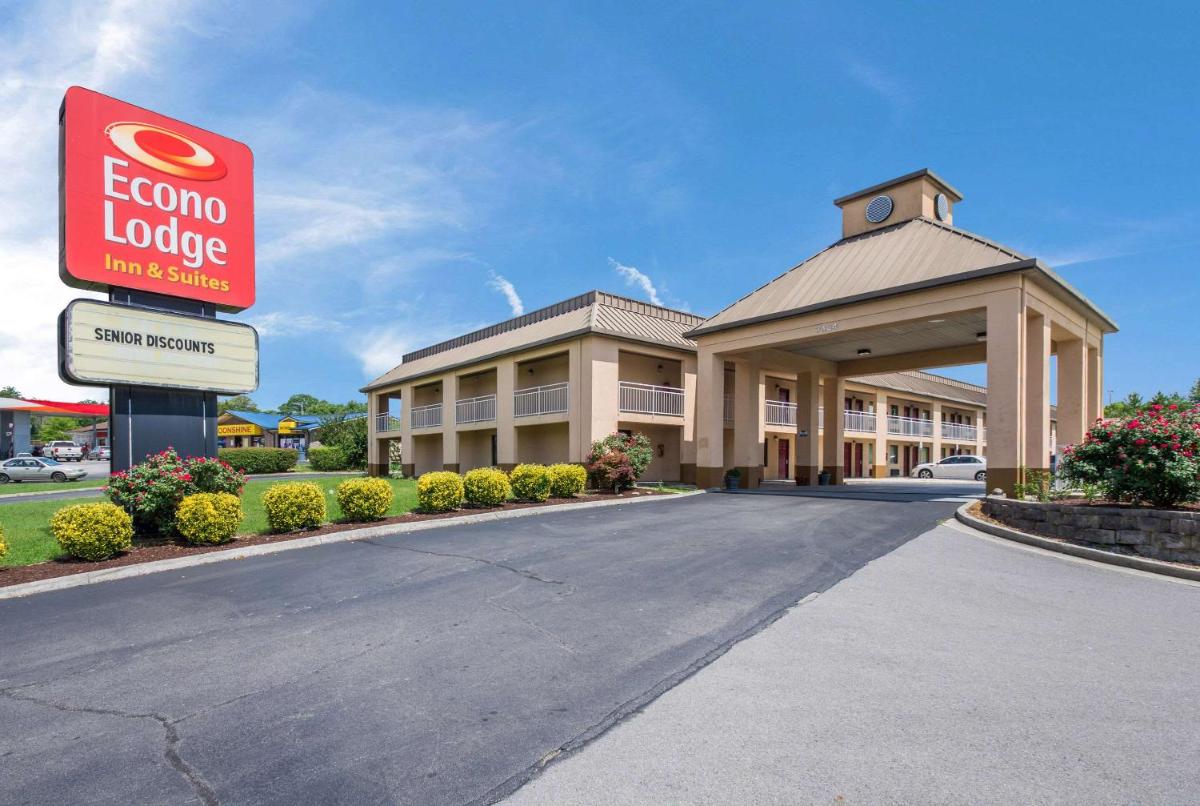 Econo Lodge Inn And Suites East - main image