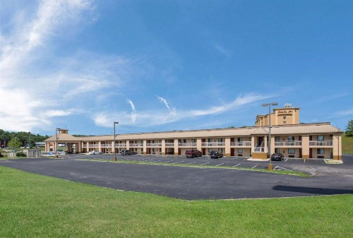 Econo Lodge Inn And Suites East - image 39