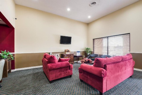 Econo Lodge Inn And Suites East - image 40