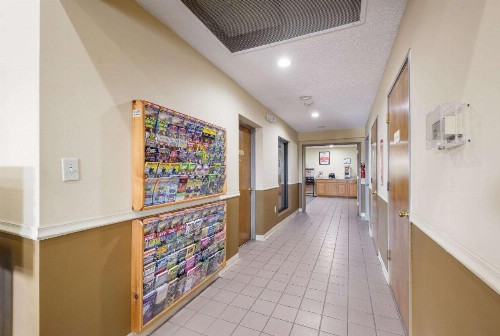 Econo Lodge Inn And Suites East - image 41