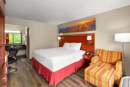 Days Inn by Wyndham Knoxville East - image 10