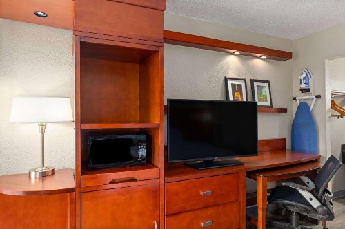 Days Inn by Wyndham Knoxville East - image 11