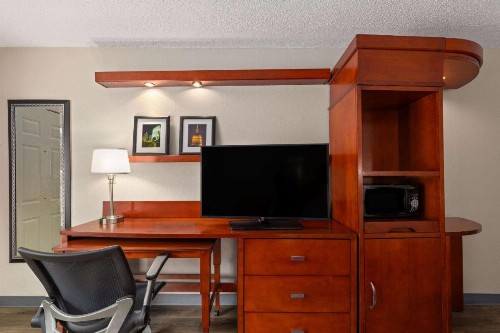 Days Inn by Wyndham Knoxville East - image 18