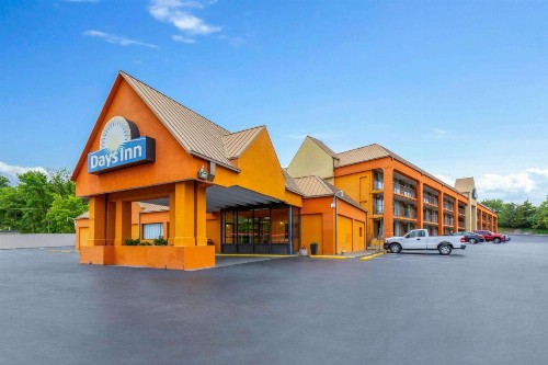 Days Inn by Wyndham Knoxville East - image 2