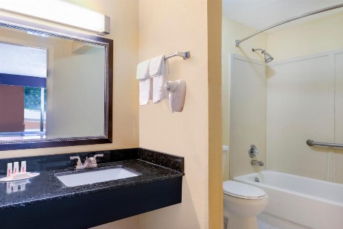Days Inn by Wyndham Knoxville East - image 35