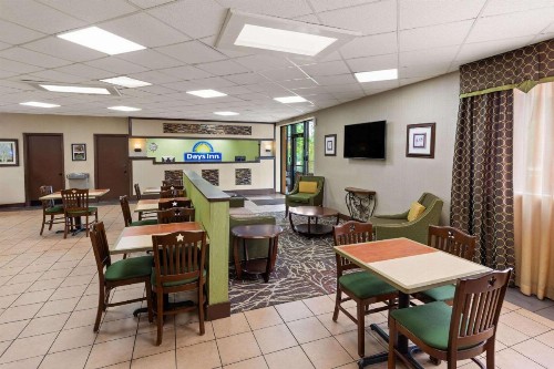Days Inn by Wyndham Knoxville East - image 4