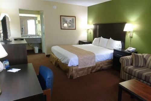 Travelodge by Wyndham Knoxville East - image 10