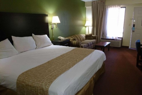 Travelodge by Wyndham Knoxville East - image 12