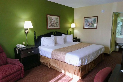 Travelodge by Wyndham Knoxville East - image 17