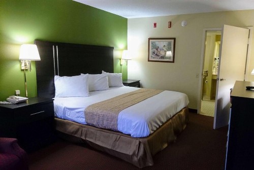 Travelodge by Wyndham Knoxville East - image 18