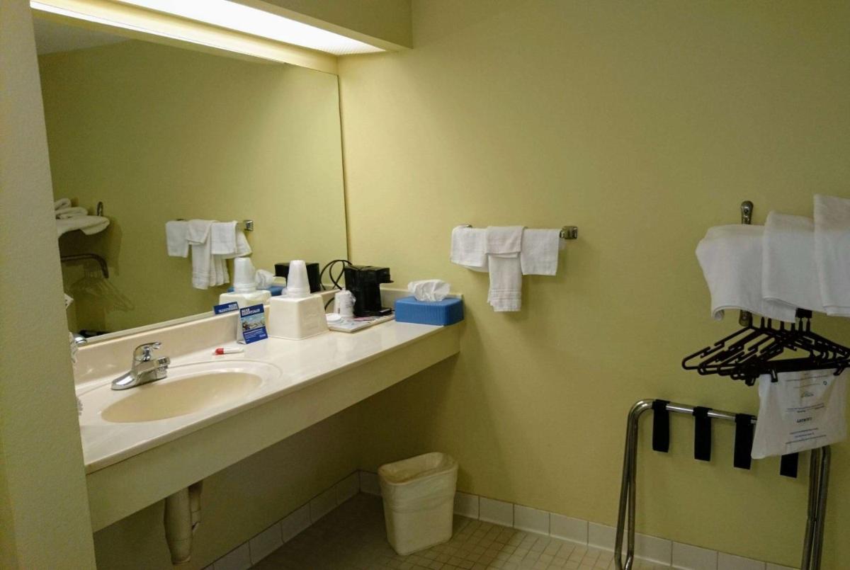 Travelodge by Wyndham Knoxville East - image 2