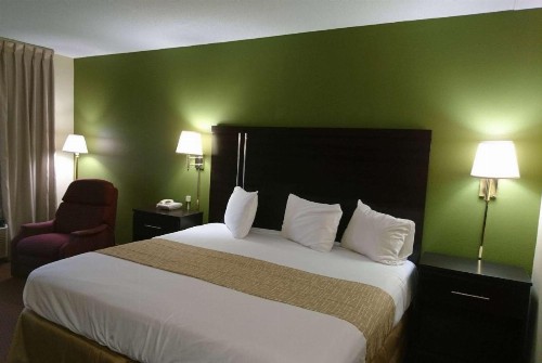 Travelodge by Wyndham Knoxville East - image 8