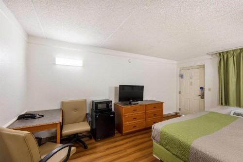 Motel 6-Knoxville TN - image 14