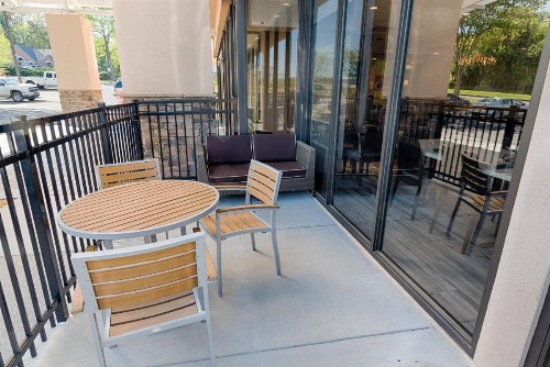Holiday Inn Knoxville N - Merchant Drive an IHG Hotel - image 4