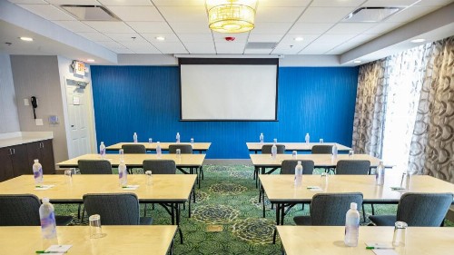 Holiday Inn Knoxville N - Merchant Drive an IHG Hotel - image 7