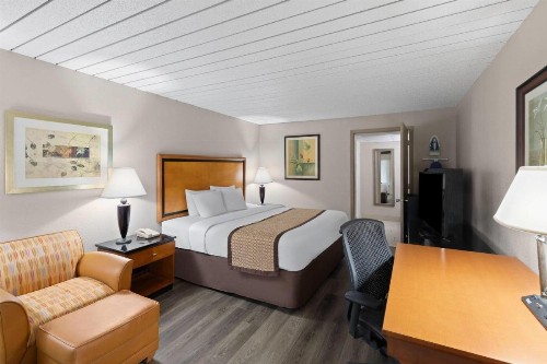 Baymont by Wyndham Knoxville I-75 - image 16