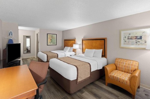Baymont by Wyndham Knoxville I-75 - image 19