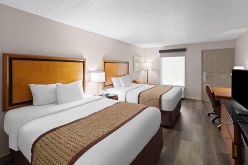 Baymont by Wyndham Knoxville I-75 - image 20