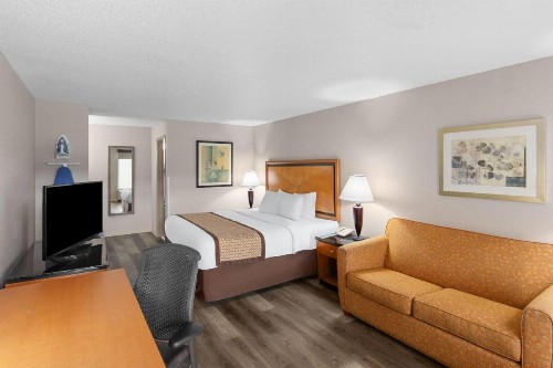 Baymont by Wyndham Knoxville I-75 - image 23
