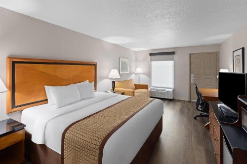 Baymont by Wyndham Knoxville I-75 - image 25