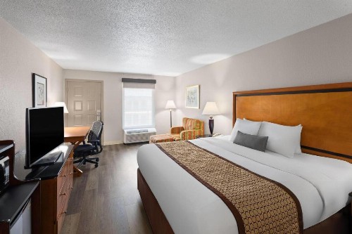 Baymont by Wyndham Knoxville I-75 - image 26