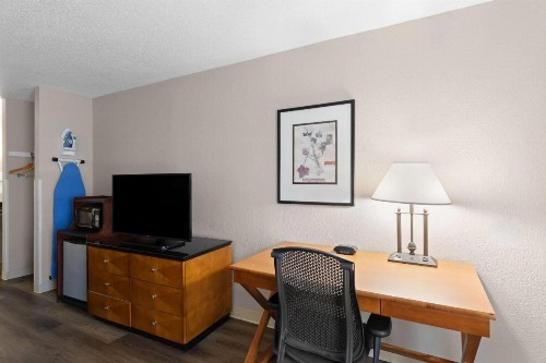 Baymont by Wyndham Knoxville I-75 - image 29