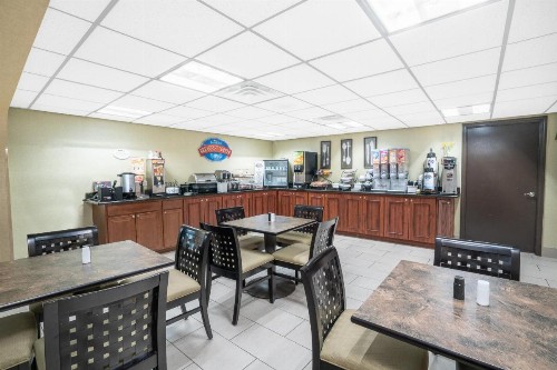 Baymont by Wyndham Knoxville I-75 - image 38
