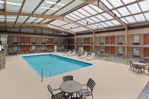 Baymont by Wyndham Knoxville I-75 - image 8
