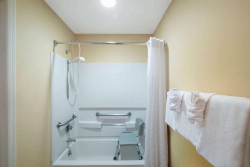 Baymont by Wyndham Knoxville/Cedar Bluff - image 10
