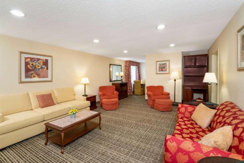 Baymont by Wyndham Knoxville/Cedar Bluff - image 28