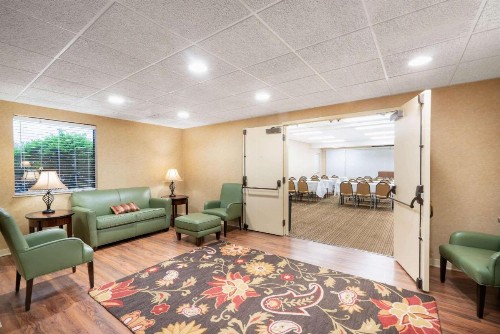 Baymont by Wyndham Knoxville/Cedar Bluff - image 4