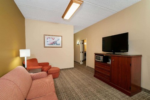 Baymont by Wyndham Knoxville/Cedar Bluff - image 5