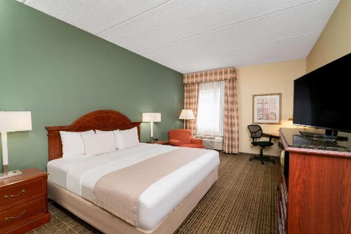 Baymont by Wyndham Knoxville/Cedar Bluff - image 6