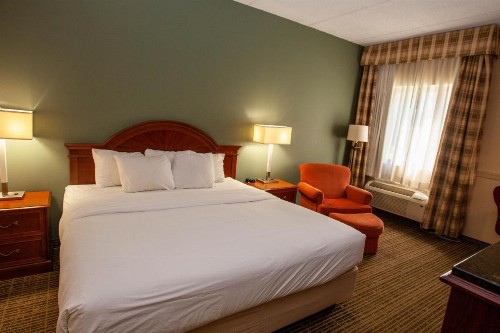Baymont by Wyndham Knoxville/Cedar Bluff - image 7
