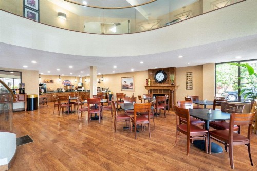 Baymont by Wyndham Knoxville/Cedar Bluff - image 9
