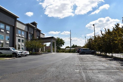 Clarion Inn & Suites West Knoxville - image 13
