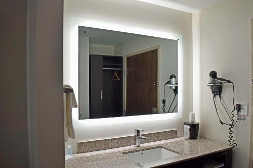 Clarion Inn & Suites West Knoxville - image 16