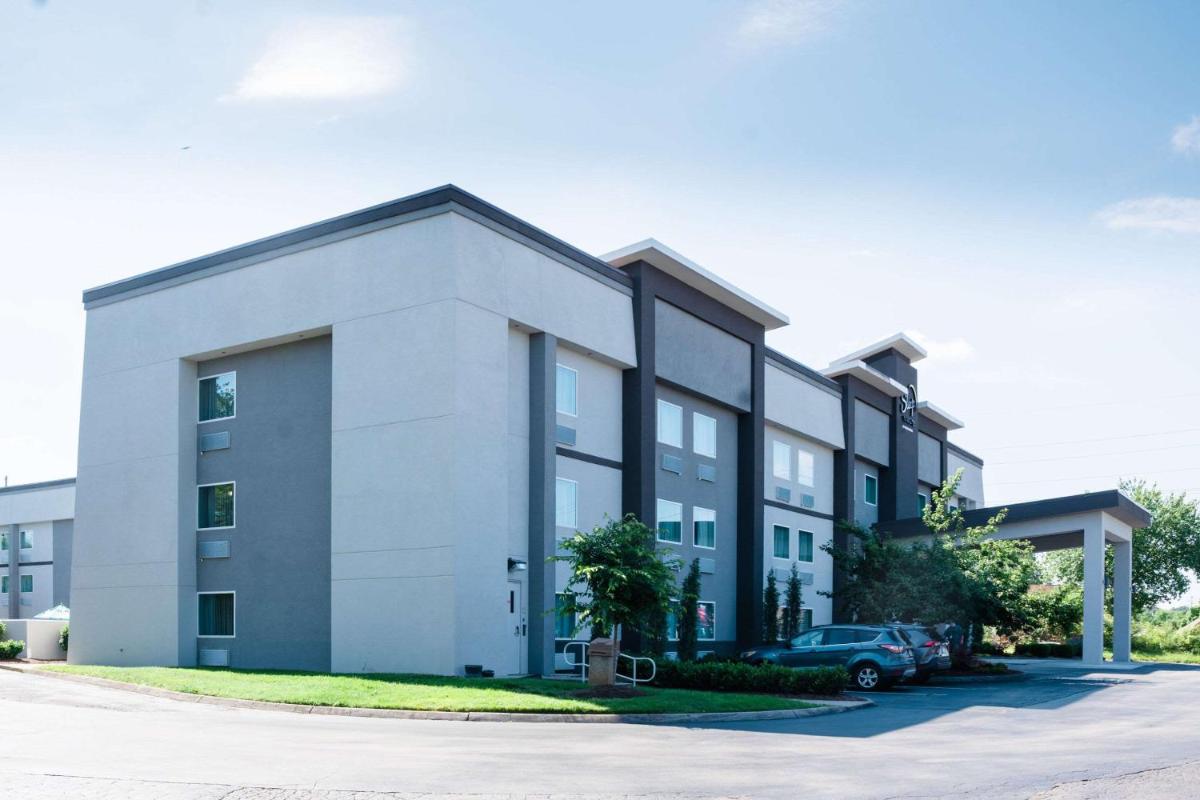 Clarion Inn & Suites West Knoxville - image 3