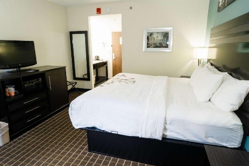 Clarion Inn & Suites West Knoxville - image 41