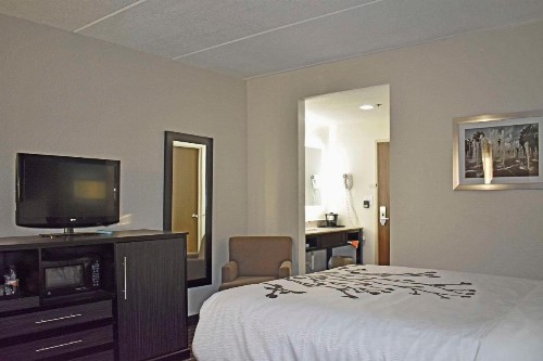 Clarion Inn & Suites West Knoxville - image 8