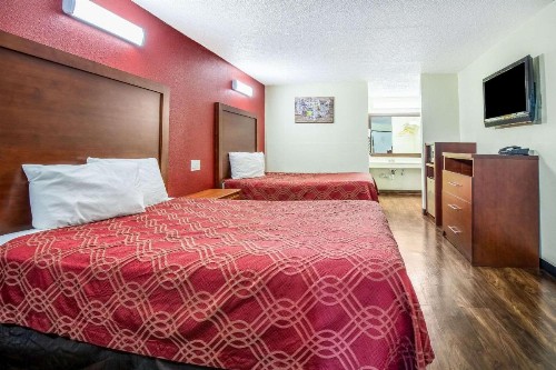 Econo Lodge Knoxville - image 10